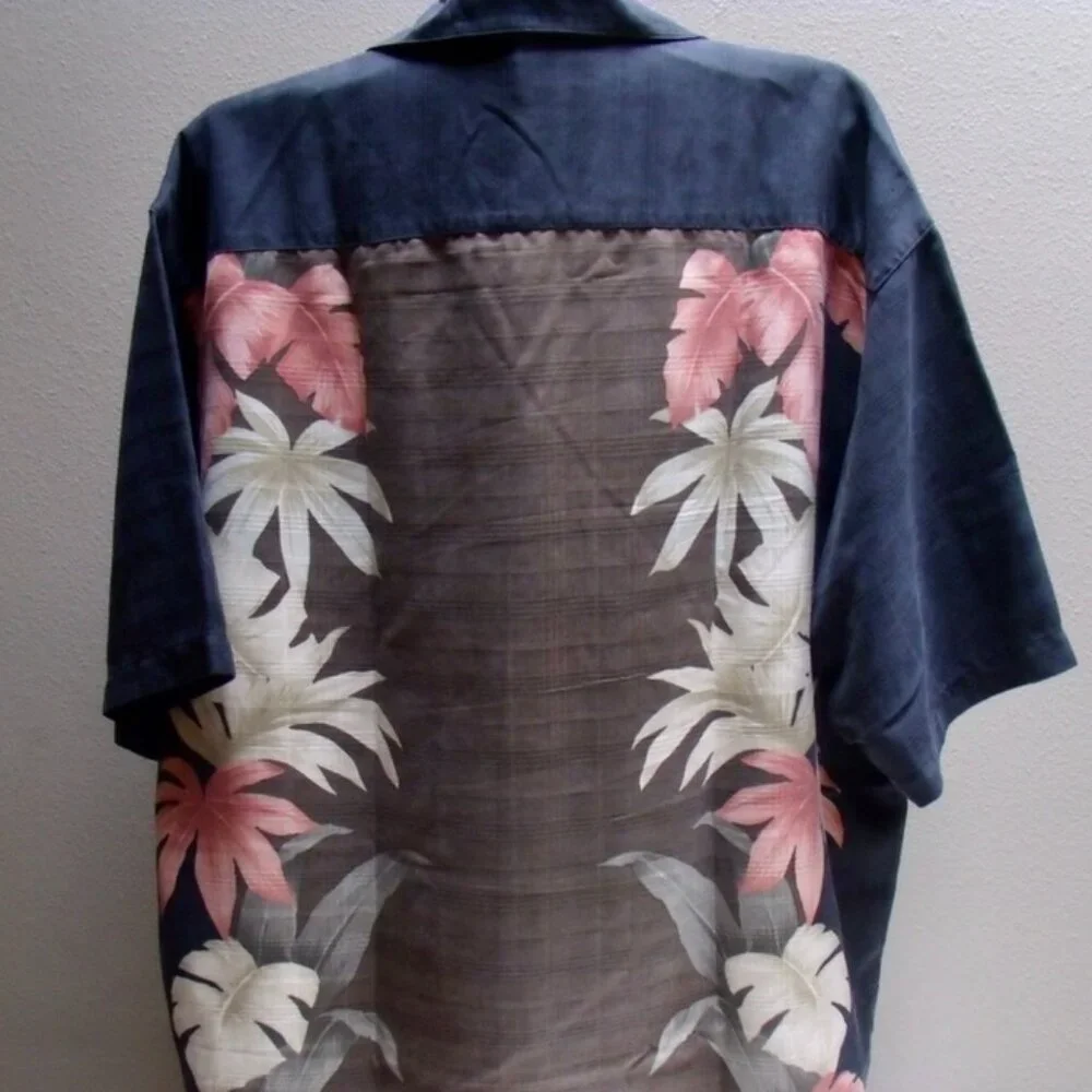 TOMMY BAHAMA 100% Silk Short Sleeved Hawaiian Camp Aloha Shirt Size Large - Picture 6 of 6